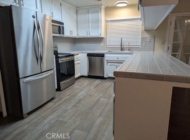 https://media.crmls.org/medias/057626d3-4c02-4384-b621-4e8a28ca980a.jpg?preset=X-Large