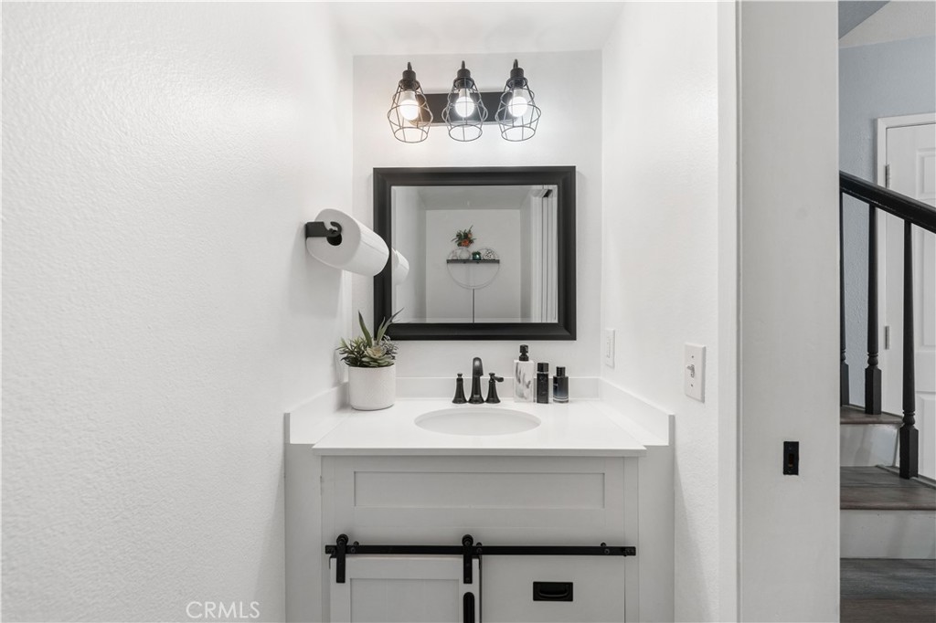 https://media.crmls.org/medias/057633d2-54e1-4c5f-a251-142077f59778.jpg?preset=X-Large