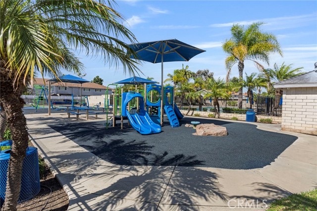 Detail Gallery Image 32 of 34 For 9831 Continental Dr., Huntington Beach,  CA 92646 - 2 Beds | 1/1 Baths