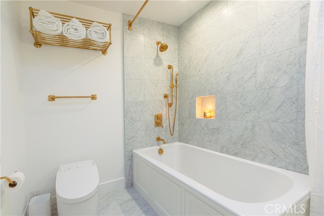 Detail Gallery Image 27 of 61 For 106 via Cordova, Newport Beach,  CA 92663 - 2 Beds | 2 Baths