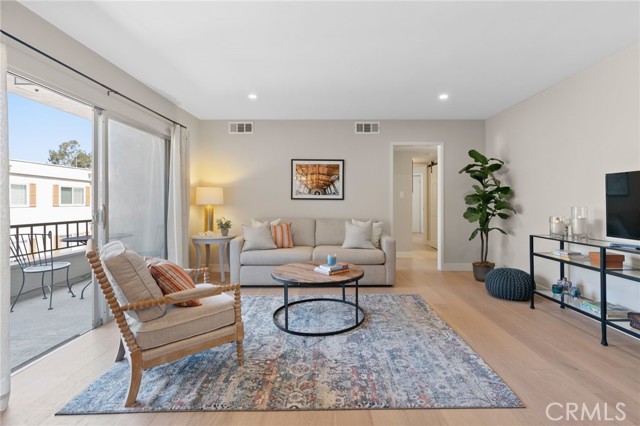 Detail Gallery Image 3 of 26 For 10707 Camarillo St #314,  North Hollywood,  CA 91602 - 2 Beds | 2 Baths