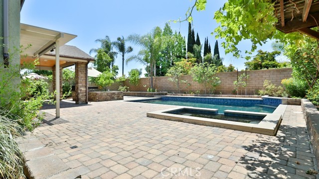 20931 Avenida Amapola, Lake Forest CA: https://media.crmls.org/medias/05774d26-850d-47f9-8d16-b6be18dae7a4.jpg