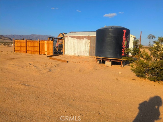 79032 Indian Trail, 29 Palms CA: https://media.crmls.org/medias/05775934-3385-4aca-b6fd-4d9112452a14.jpg
