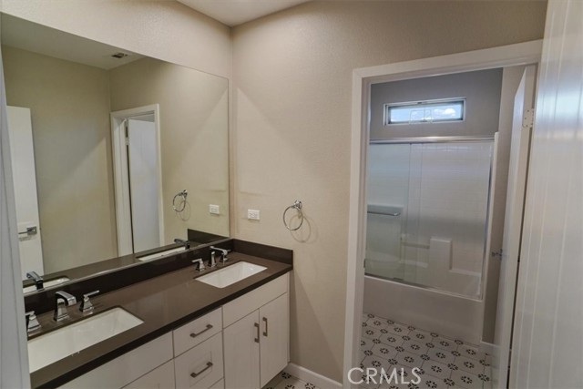 Detail Gallery Image 13 of 16 For 15605 W Lilli Way, Van Nuys,  CA 91406 - 4 Beds | 3 Baths