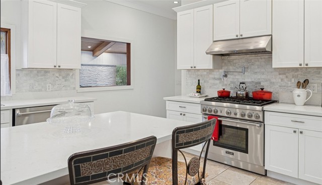 Detail Gallery Image 8 of 27 For 31991 Viapavo Real, Coto de Caza,  CA 92679 - 4 Beds | 4/1 Baths