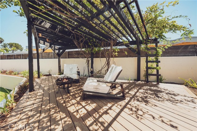 4195 Alonzo Avenue, Encino CA: https://media.crmls.org/medias/0578f3a1-7909-4ade-b2ce-f7e101259b46.jpg