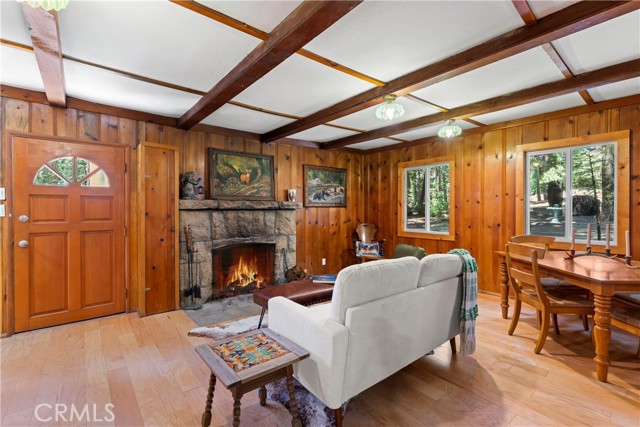 27917 Squirrel Lane, Lake Arrowhead CA: https://media.crmls.org/medias/05796b82-35b9-437e-ae32-2f63cc398af6.jpg
