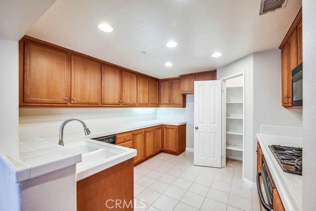 45 Olivehurst, Irvine CA: https://media.crmls.org/medias/057983de-b627-4344-b1c7-7577a76e6d90.jpg