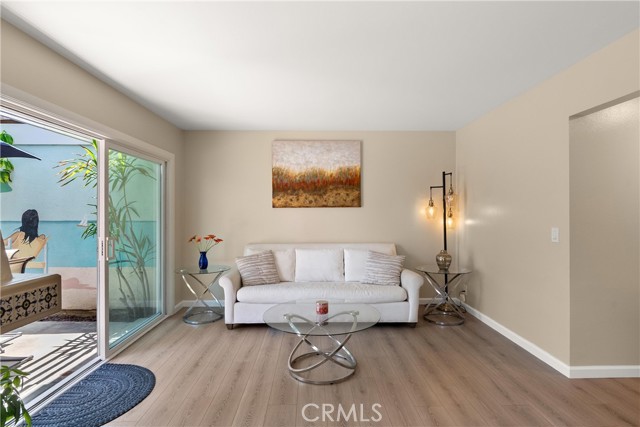 8195 Pawtucket Drive, Huntington Beach CA: https://media.crmls.org/medias/057a169d-6542-4b33-8a85-db266ad6df34.jpg