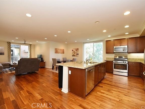 Detail Gallery Image 2 of 22 For 533 Rockefeller, Irvine,  CA 92612 - 2 Beds | 2 Baths