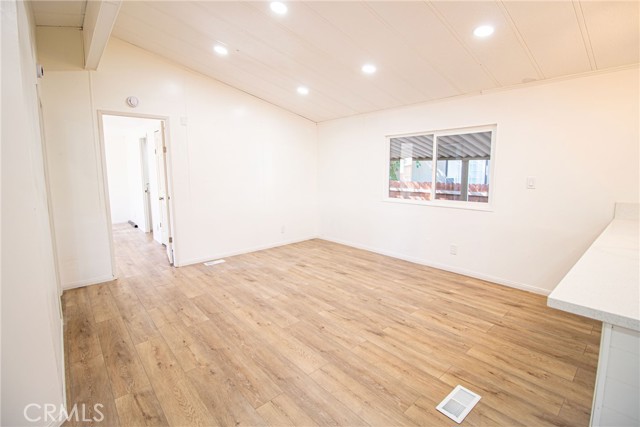 Detail Gallery Image 14 of 26 For 3524 E Avenue R #202,  Palmdale,  CA 93550 - 3 Beds | 2 Baths