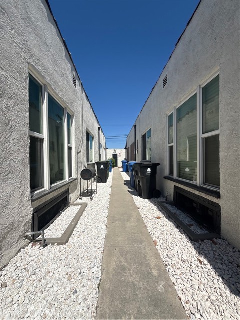 Detail Gallery Image 3 of 18 For 6428 S Van Ness Ave, Los Angeles,  CA 90047 - – Beds | – Baths