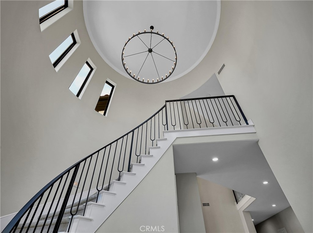 https://media.crmls.org/medias/057c56d3-b0cf-4bd7-902a-d5765e12611a.jpg?preset=X-Large