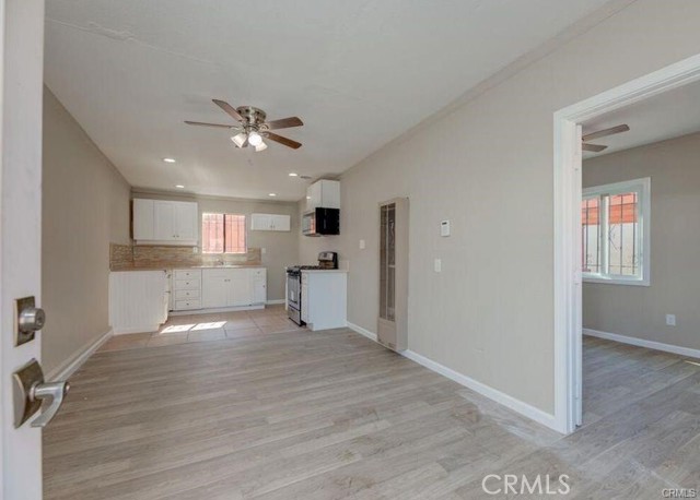 Detail Gallery Image 15 of 18 For 542 W 105th St, Los Angeles,  CA 90044 - 4 Beds | 3 Baths