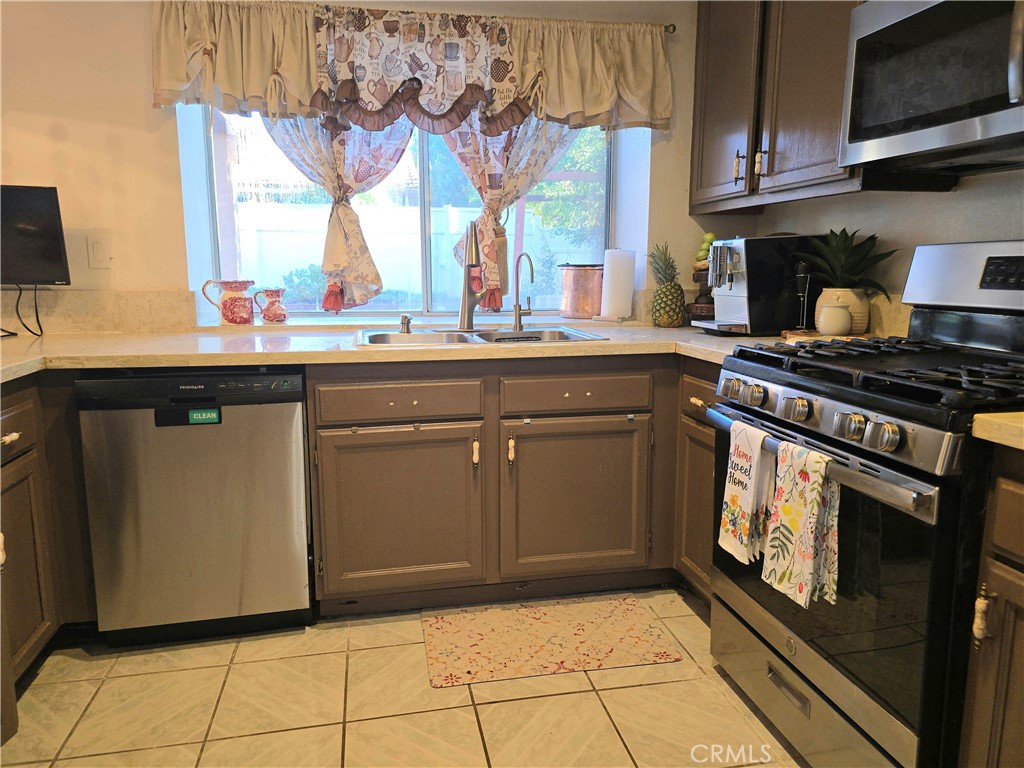 https://media.crmls.org/medias/057ca52f-072b-43b9-a493-ca3bab2b5974.jpg?preset=X-Large