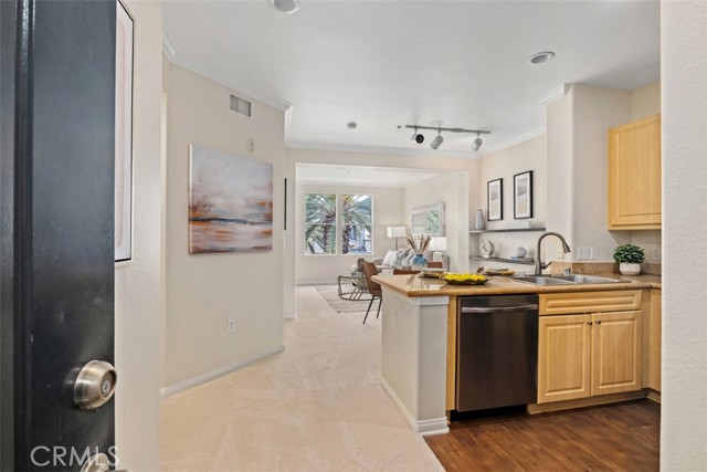 Detail Gallery Image 3 of 22 For 3458 Watermarke, Irvine,  CA 92612 - 1 Beds | 1 Baths