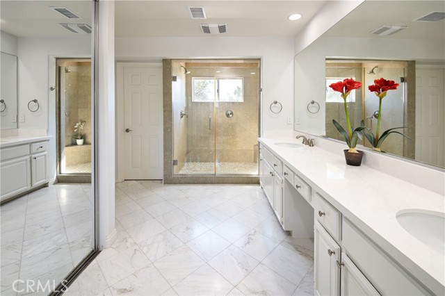 27 Tiburon Court, Manhattan Beach, California 90266, 2 Bedrooms Bedrooms, ,1 BathroomBathrooms,Residential,For Sale,Tiburon,SB25038449