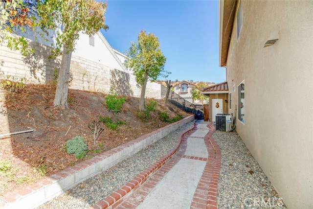28741 Park Woodland Place, Saugus CA: https://media.crmls.org/medias/057e82b4-a373-4c99-aa3a-af76c73e0cf6.jpg