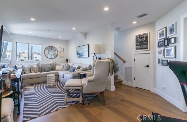 Detail Gallery Image 32 of 43 For 314 Dahlia, Corona Del Mar,  CA 92625 - 3 Beds | 3 Baths