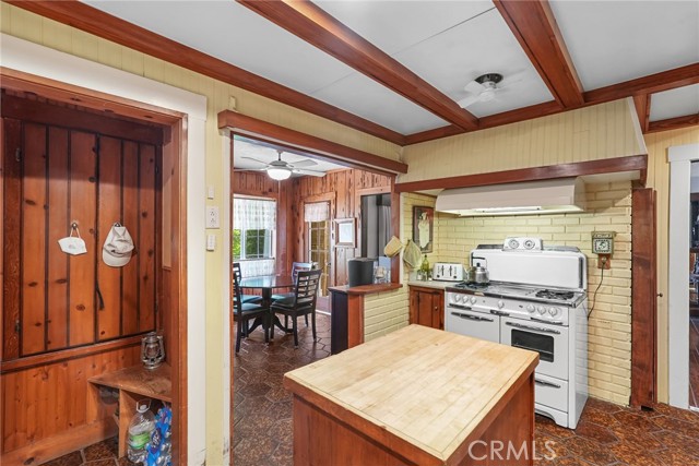 3087 Casitas Avenue, Altadena CA: https://media.crmls.org/medias/05825c99-f786-4bb1-970b-7e692fae7180.jpg