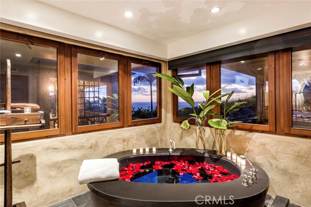 Detail Gallery Image 13 of 30 For 125 Irvine Cove Ct, Laguna Beach,  CA 92651 - 6 Beds | 6/1 Baths