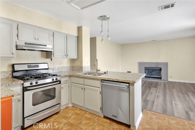 Detail Gallery Image 8 of 38 For 15192 Amber Way, Adelanto,  CA 92301 - 5 Beds | 3 Baths