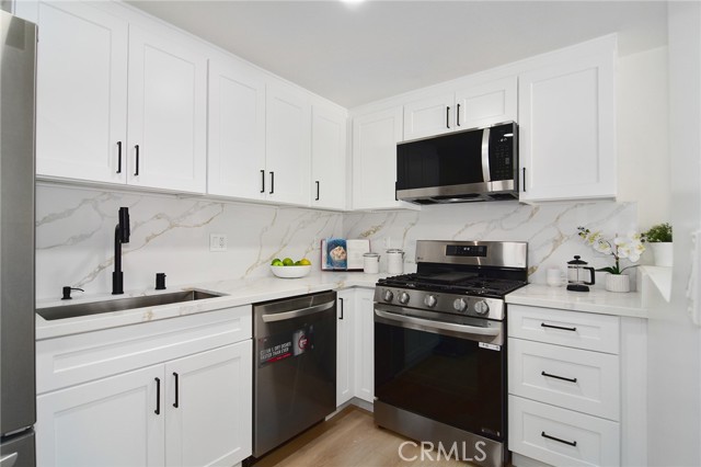 Detail Gallery Image 57 of 65 For 22284 Avenue San Luis, Woodland Hills,  CA 91364 - 6 Beds | 5/1 Baths