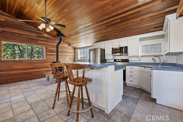 Detail Gallery Image 6 of 47 For 6302 Spruce, Angelus Oaks,  CA 92305 - 2 Beds | 2 Baths