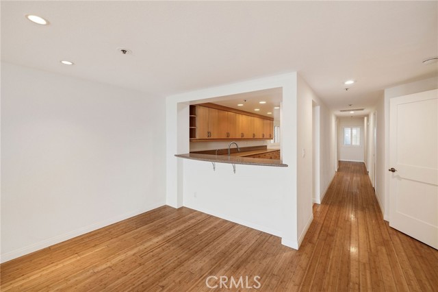 Detail Gallery Image 12 of 38 For 510 the Village #103,  Redondo Beach,  CA 90277 - 2 Beds | 2 Baths