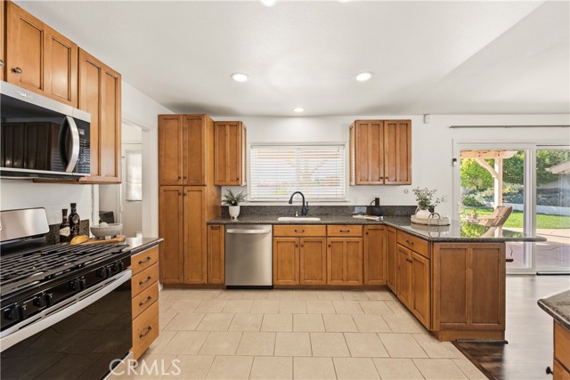 Detail Gallery Image 14 of 53 For 3525 Waco Ave, Simi Valley,  CA 93063 - 3 Beds | 2 Baths
