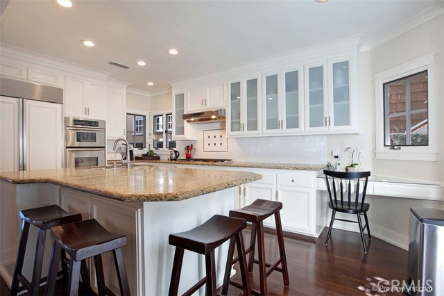 Detail Gallery Image 8 of 26 For 441 Carnation Ave, Corona Del Mar,  CA 92625 - 3 Beds | 2/1 Baths