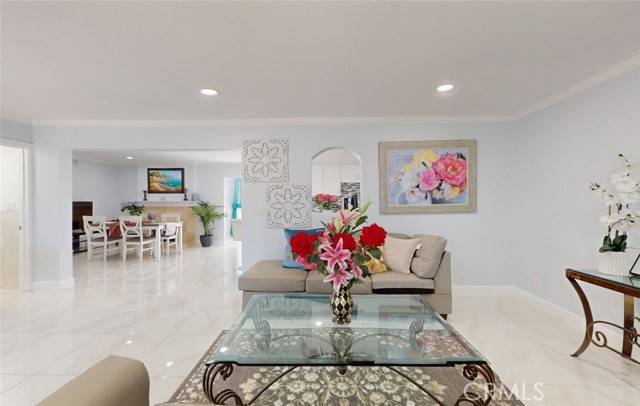 Detail Gallery Image 4 of 32 For 17891 Caledonia Cir, Huntington Beach,  CA 92647 - 5 Beds | 3/2 Baths