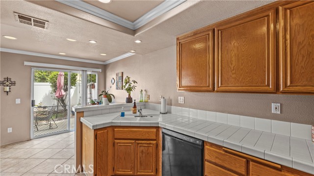 Detail Gallery Image 15 of 45 For 2215 Arabian Way, Corona,  CA 92879 - 3 Beds | 2/1 Baths