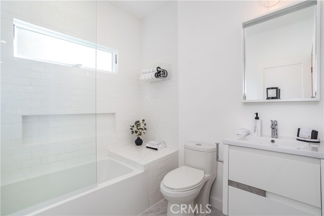 Detail Gallery Image 34 of 47 For 5228 De Longpre Ave, Los Angeles,  CA 90027 - 2 Beds | 2 Baths