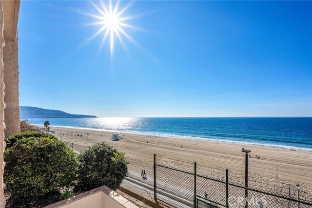 727 Esplanade, Redondo Beach, California 90277, 2 Bedrooms Bedrooms, ,Residential,For Sale,Esplanade,PV25024272