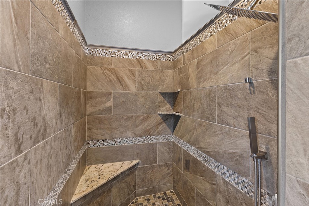 MLS #OC25223334 image #17