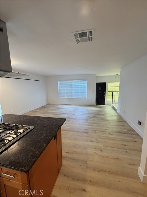 Detail Gallery Image 6 of 17 For 400 S Flower #8,  Orange,  CA 92868 - 3 Beds | 2/1 Baths