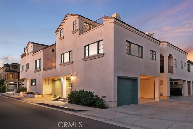 Detail Gallery Image 2 of 29 For 600 1/2 36th, Newport Beach,  CA 92663 - 2 Beds | 2/1 Baths