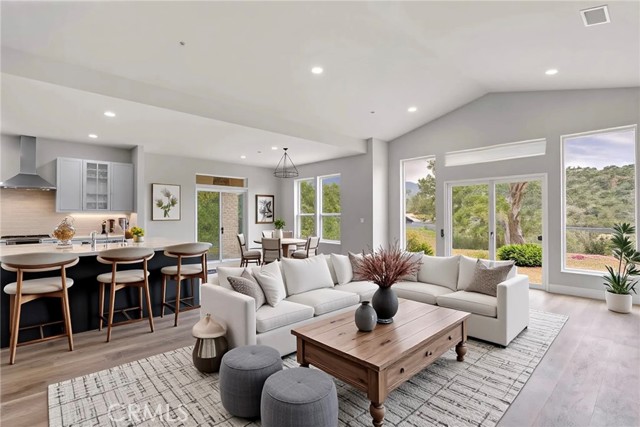 Detail Gallery Image 3 of 12 For 29300 Horsethief Dr, Tehachapi,  CA 93561 - 3 Beds | 2 Baths