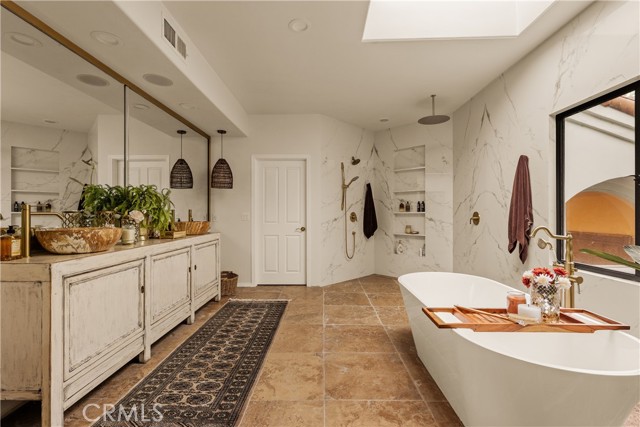 Detail Gallery Image 27 of 44 For 4909 Woodley Ave, Encino,  CA 91436 - 5 Beds | 4 Baths