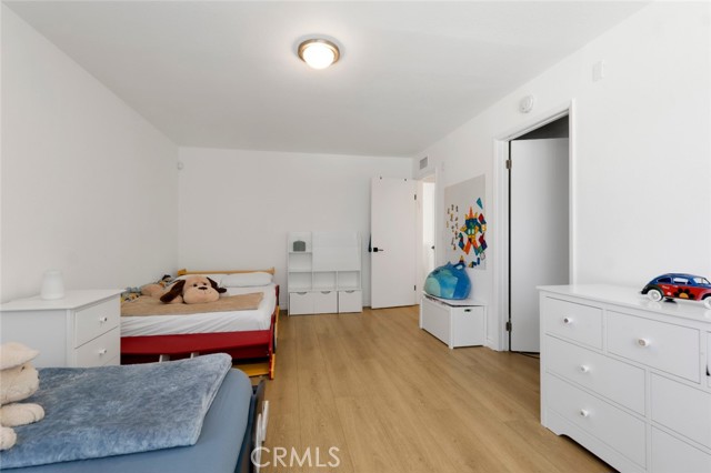 22828 Hartland Street photo 28