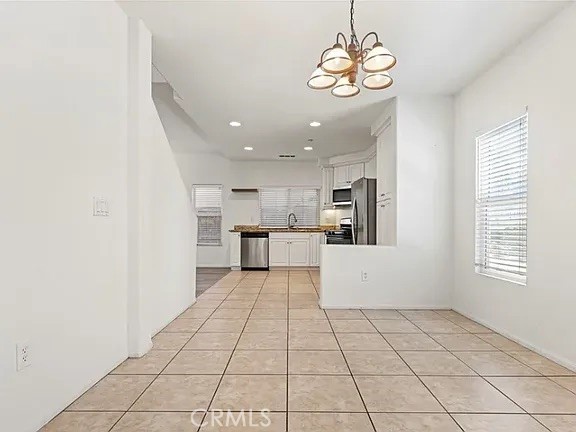 Detail Gallery Image 4 of 21 For 3812 Carrotwood St, Riverside,  CA 92501 - 3 Beds | 2/1 Baths