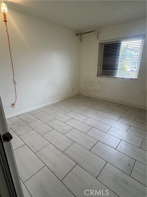 27245 Langside Avenue, Canyon Country CA: https://media.crmls.org/medias/058b31cf-89fc-4660-b4b2-be7458344720.jpg