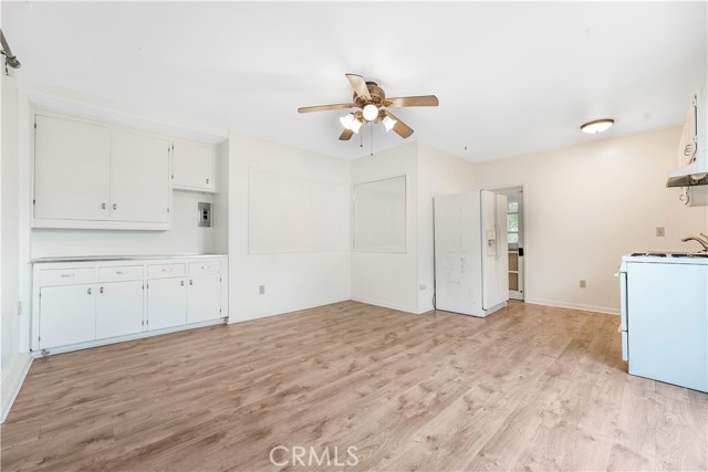 1300 Oak Avenue, Carlsbad CA: https://media.crmls.org/medias/058bbd2d-2ff1-4b9a-9914-b35ab0309b50.jpg