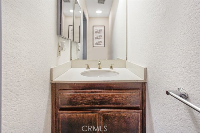 2220 E Chapman Avenue, Fullerton CA: https://media.crmls.org/medias/058d2aa8-53e9-4beb-85c5-2fb396473058.jpg