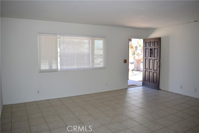 18107 Sycamore Street, Hesperia CA: https://media.crmls.org/medias/058d382d-325d-40e3-bffb-d18d18f9b955.jpg