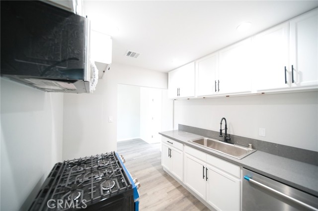 1336 W 118th Street, Los Angeles CA: https://media.crmls.org/medias/058eadc7-37e5-47b8-965f-6f48ed05b754.jpg