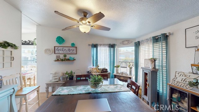 Detail Gallery Image 11 of 26 For 14000 El Evado Rd #56,  Victorville,  CA 92392 - 3 Beds | 2 Baths