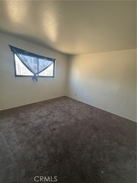 1901 Sunrise Road, Barstow CA: https://media.crmls.org/medias/058f1bfb-4641-44eb-a742-fea3b06cf70a.jpg