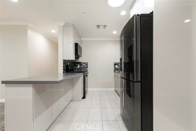 8215 Saint Clair Avenue, North Hollywood CA: https://media.crmls.org/medias/05908d5f-4c47-4129-b8d3-306a2fd2111c.jpg